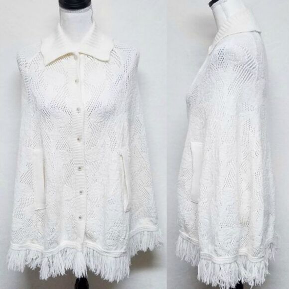 70s Vintage Wintuck Cream Floral Knit Wide Scalloped Collar Fringe Floral Poncho